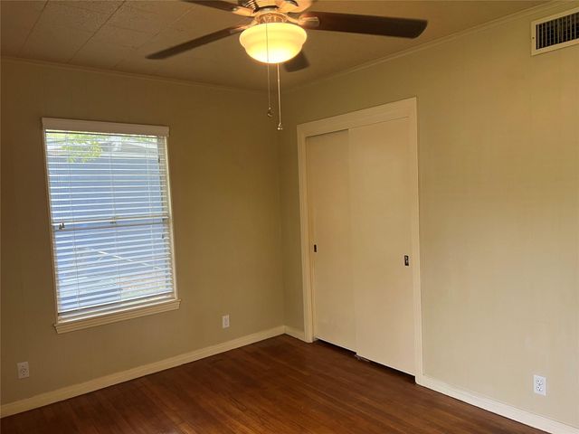 908 Gilmore ST, Taylor, TX 76574