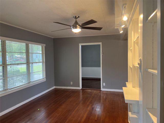 908 Gilmore ST, Taylor, TX 76574