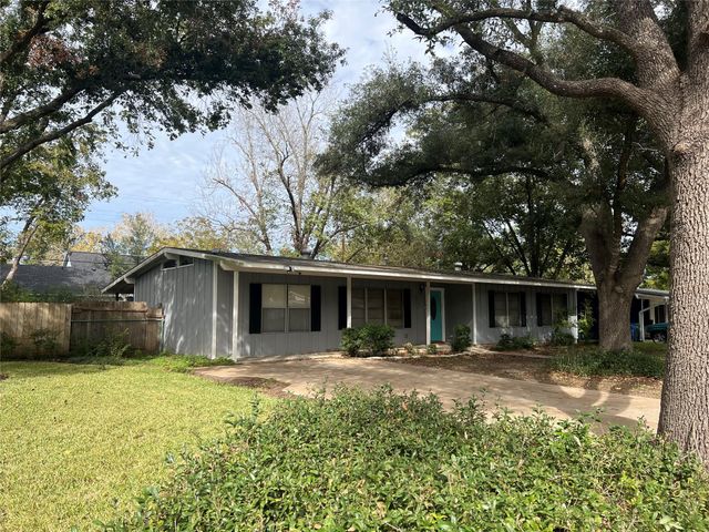 908 Gilmore ST, Taylor, TX 76574