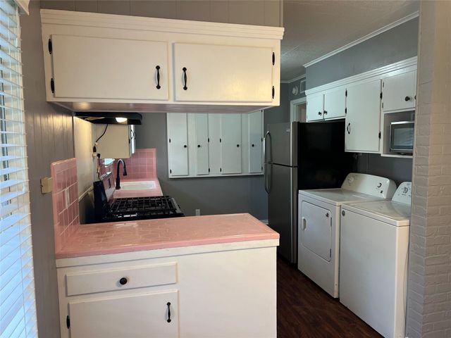908 Gilmore ST, Taylor, TX 76574