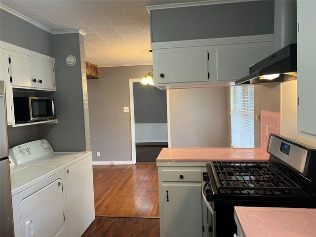 908 Gilmore ST, Taylor, TX 76574