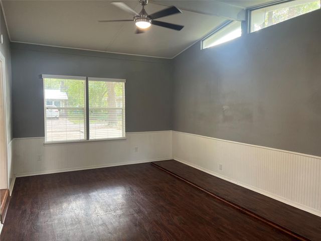 908 Gilmore ST, Taylor, TX 76574