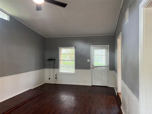 908 Gilmore ST, Taylor, TX 76574