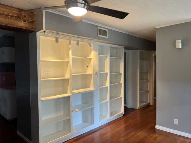 908 Gilmore ST, Taylor, TX 76574