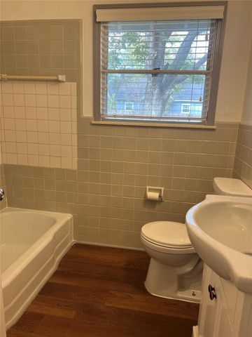 908 Gilmore ST, Taylor, TX 76574