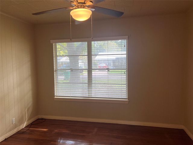 908 Gilmore ST, Taylor, TX 76574