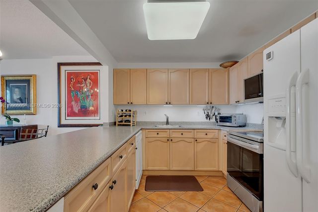 2301 Collins Ave 533, Miami Beach, FL 33139