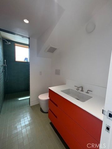 2002 Virginia, Los Angeles, CA 90016