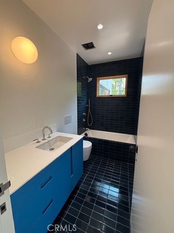 2002 Virginia, Los Angeles, CA 90016