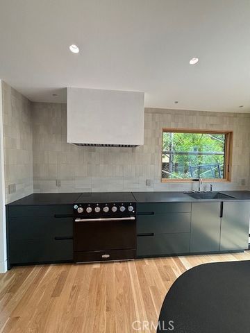 2002 Virginia, Los Angeles, CA 90016