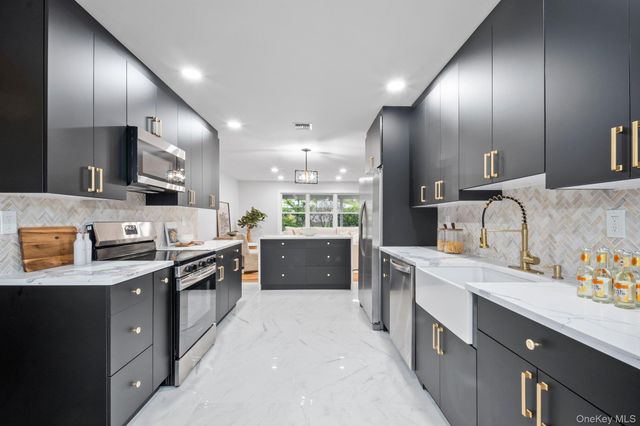 46 Mount Grey Road, Setauket, NY 11733