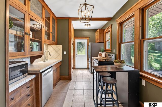 47 Country Club Road, Omaha, NE 68127