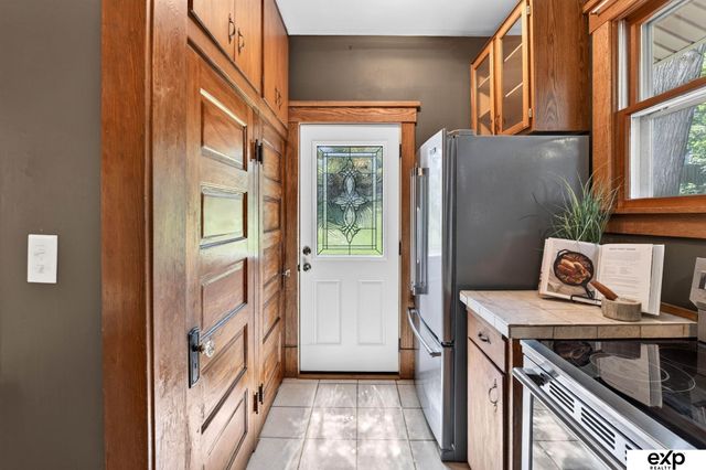 47 Country Club Road, Omaha, NE 68127