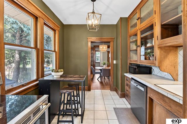 47 Country Club Road, Omaha, NE 68127