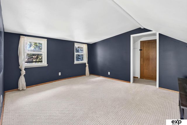 47 Country Club Road, Omaha, NE 68127