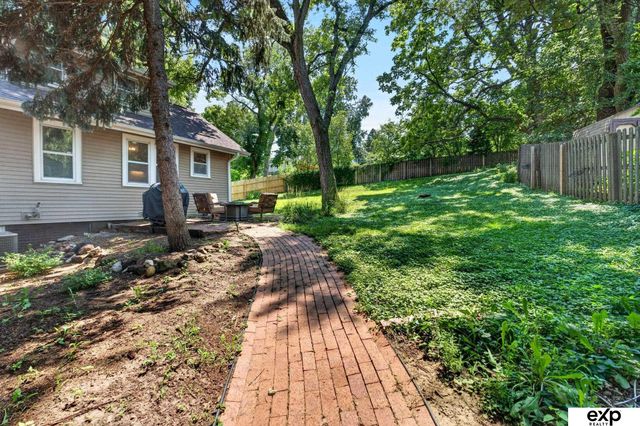 47 Country Club Road, Omaha, NE 68127