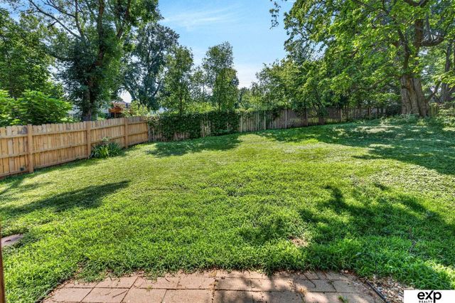 47 Country Club Road, Omaha, NE 68127