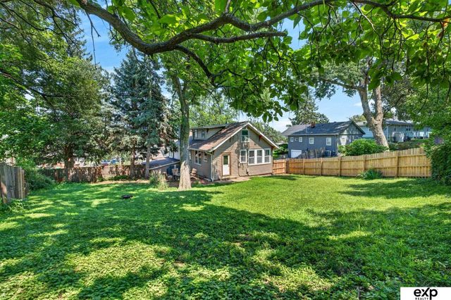 47 Country Club Road, Omaha, NE 68127