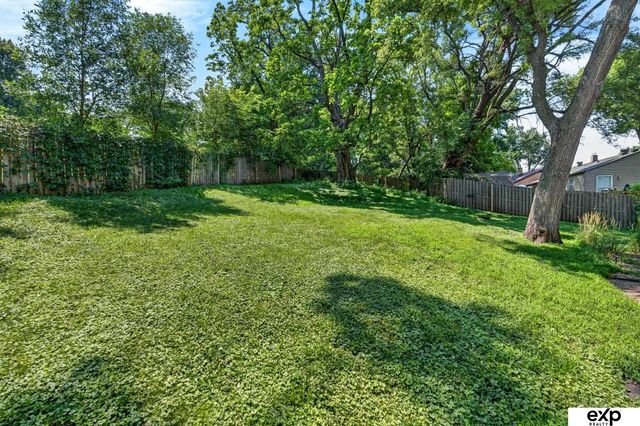 47 Country Club Road, Omaha, NE 68127