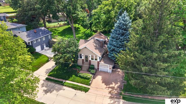 47 Country Club Road, Omaha, NE 68127