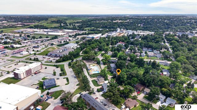 47 Country Club Road, Omaha, NE 68127