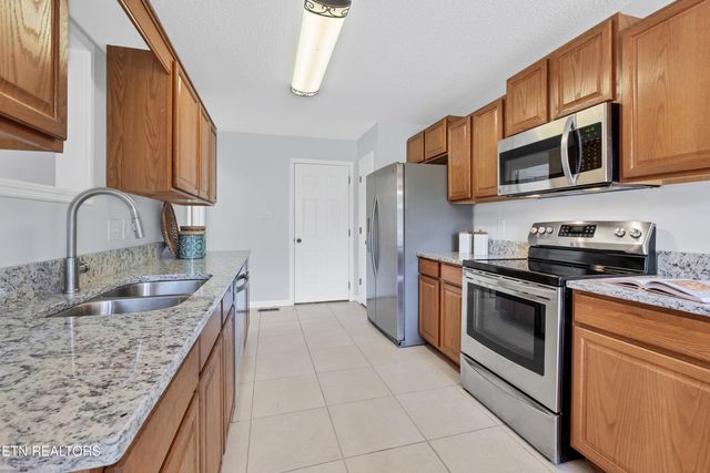 218 Twin Ridges Drive, Maryville, TN 37804