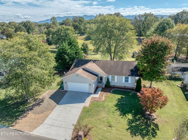 218 Twin Ridges Drive, Maryville, TN 37804