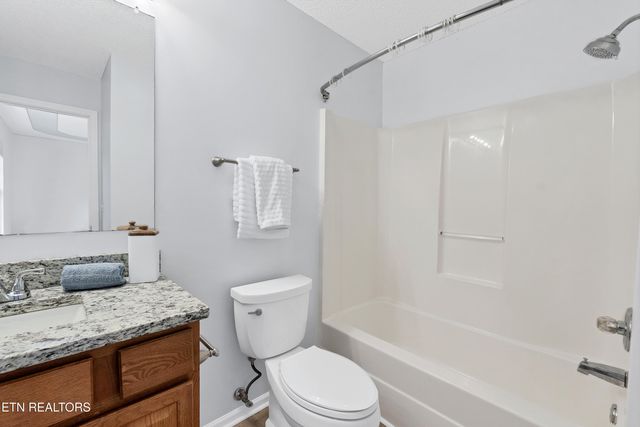 218 Twin Ridges Drive, Maryville, TN 37804