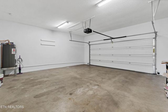 218 Twin Ridges Drive, Maryville, TN 37804