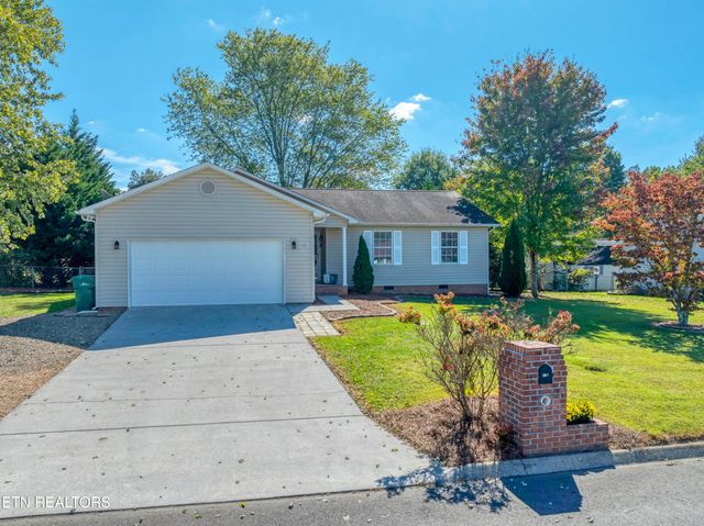 218 Twin Ridges Drive, Maryville, TN 37804