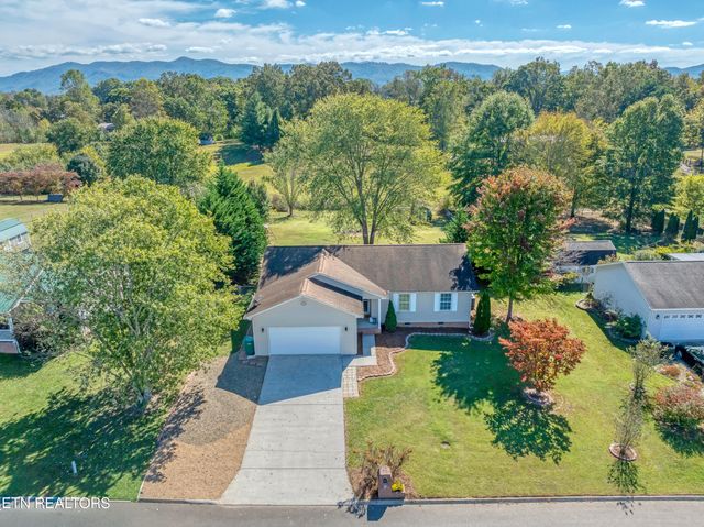218 Twin Ridges Drive, Maryville, TN 37804