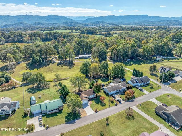 218 Twin Ridges Drive, Maryville, TN 37804