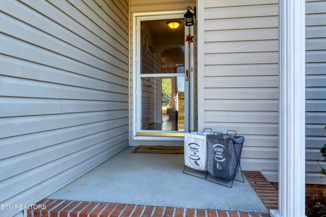 218 Twin Ridges Drive, Maryville, TN 37804