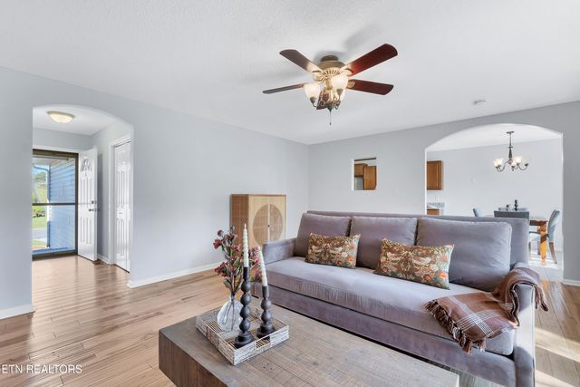 218 Twin Ridges Drive, Maryville, TN 37804