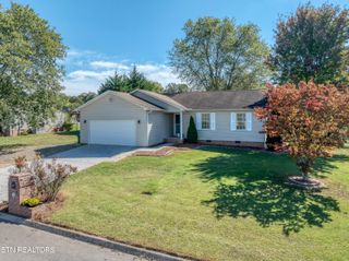 218 Twin Ridges Drive, Maryville, TN 37804