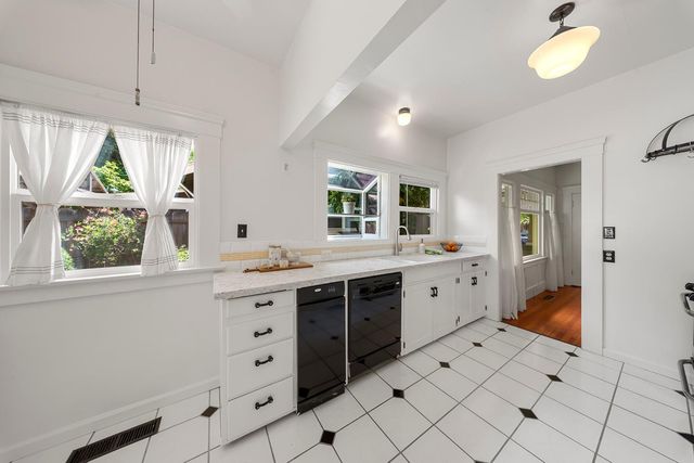 122 MAGNOLIA Ave, Modesto, CA 95354