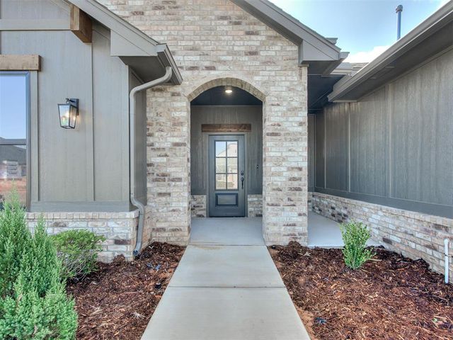 4900 Vine Cliff Road, Mustang, OK 73064