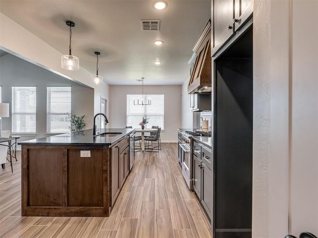 4900 Vine Cliff Road, Mustang, OK 73064