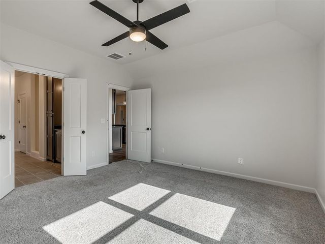 4900 Vine Cliff Road, Mustang, OK 73064