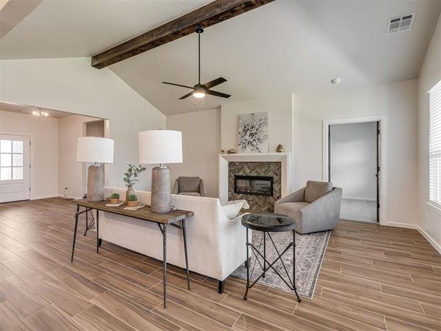 4900 Vine Cliff Road, Mustang, OK 73064