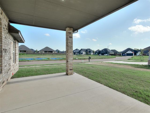 4900 Vine Cliff Road, Mustang, OK 73064
