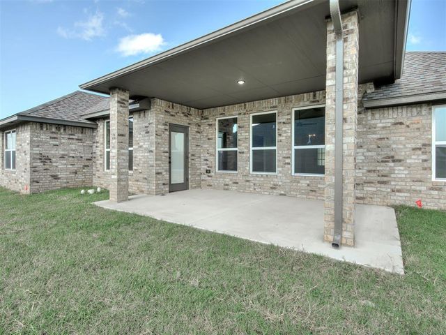4900 Vine Cliff Road, Mustang, OK 73064