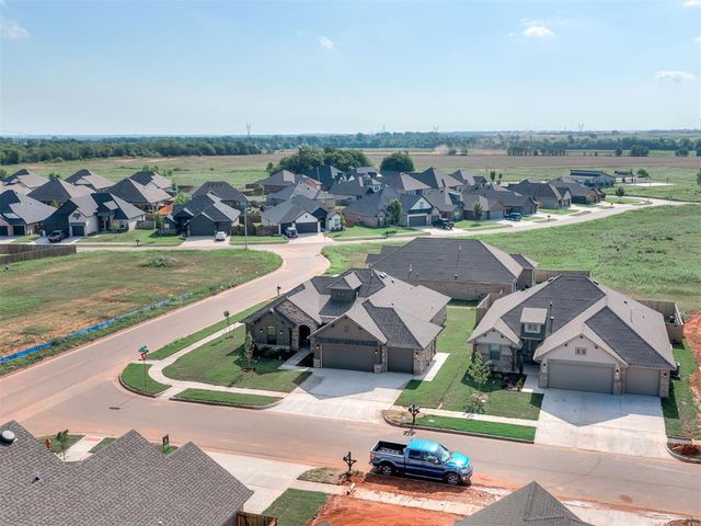 4900 Vine Cliff Road, Mustang, OK 73064