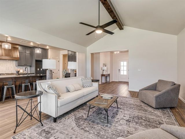 4900 Vine Cliff Road, Mustang, OK 73064