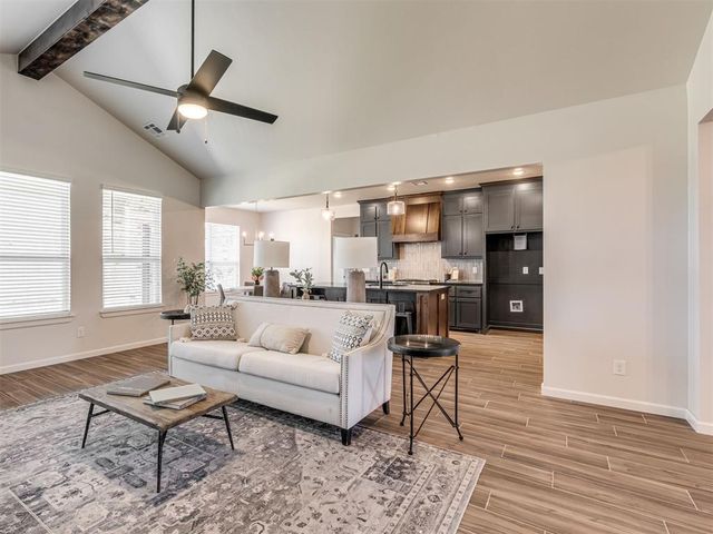 4900 Vine Cliff Road, Mustang, OK 73064