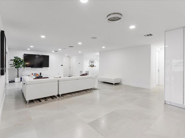 3325 NE 167th Street 3325, North Miami Beach, FL 33160