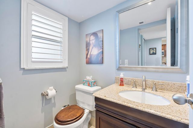3590 Via Poinciana 107, Lake Worth, FL 33467