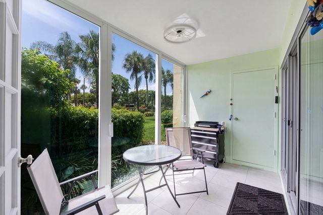 3590 Via Poinciana 107, Lake Worth, FL 33467
