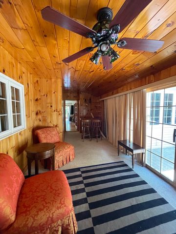 10 Crowningshield Drive, Paxton, MA 01612