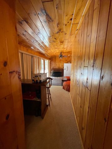 10 Crowningshield Drive, Paxton, MA 01612